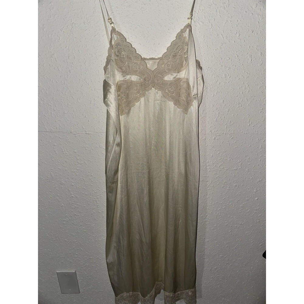 VTG Vanity Fair Nightgown 40TT Off White Lace Butterfly Front Full Slip USA 80s